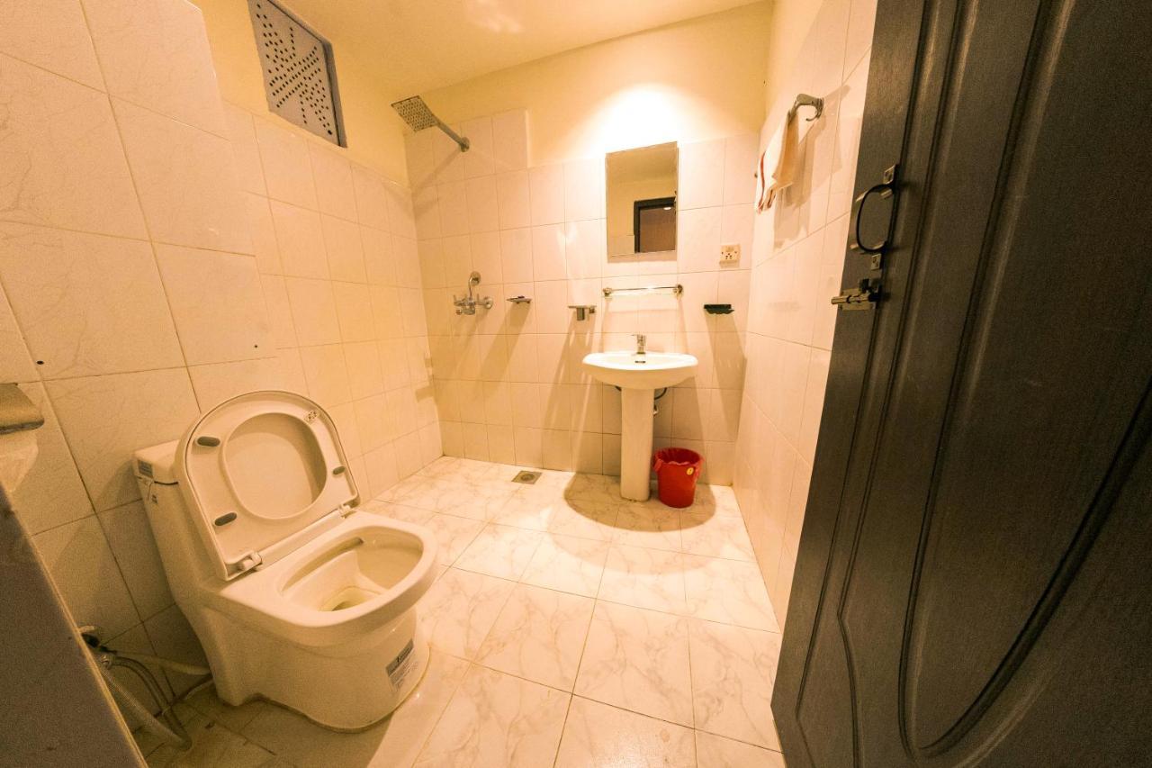 Hotel Chhimeki Катманду Экстерьер фото