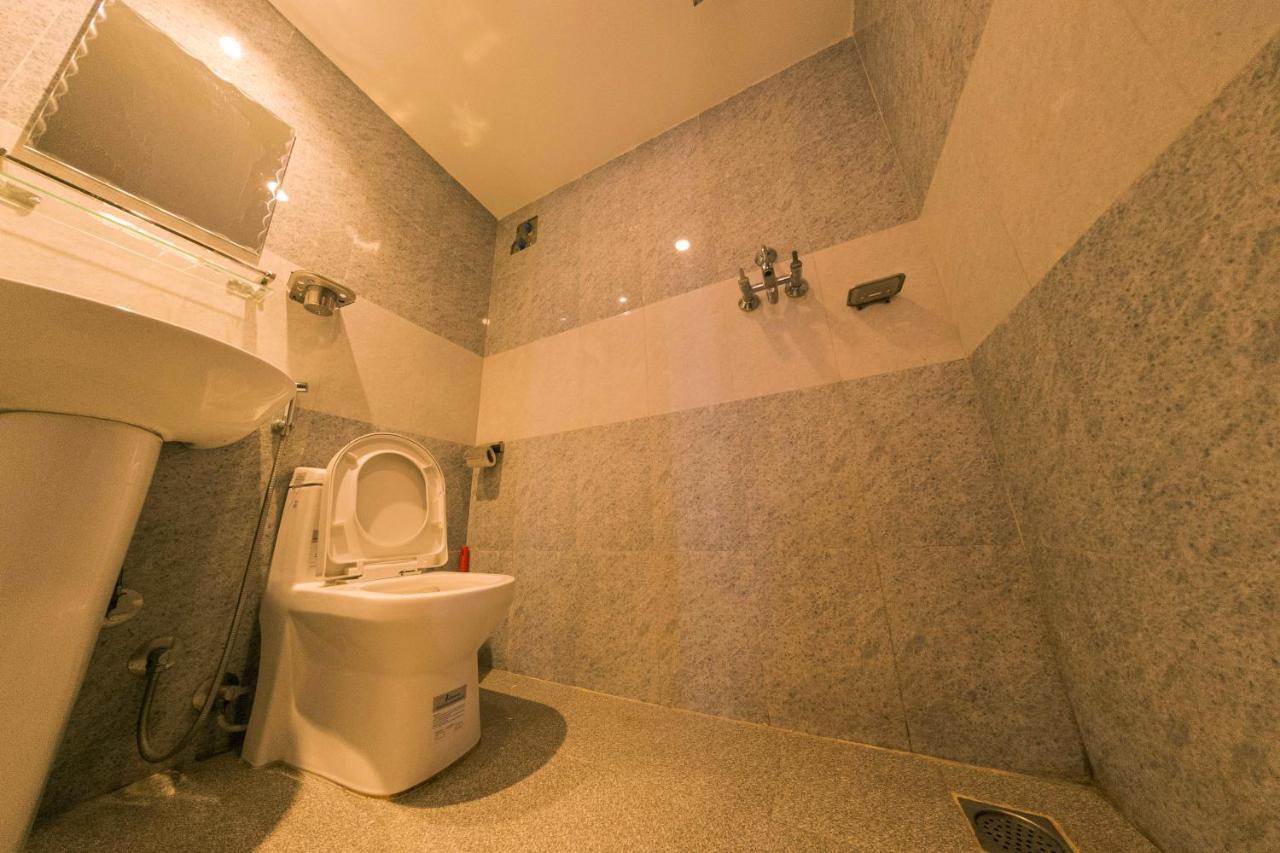 Hotel Chhimeki Катманду Экстерьер фото