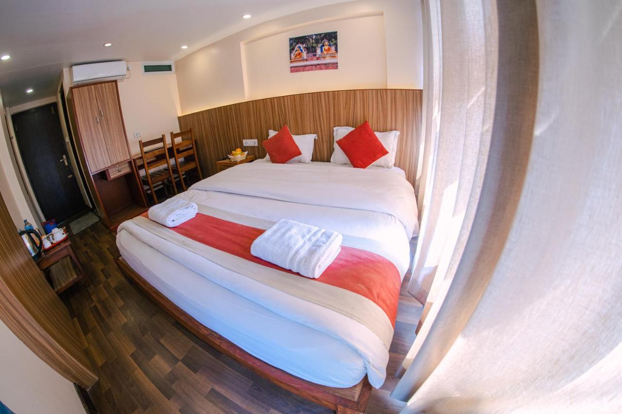 Hotel Chhimeki Катманду Экстерьер фото