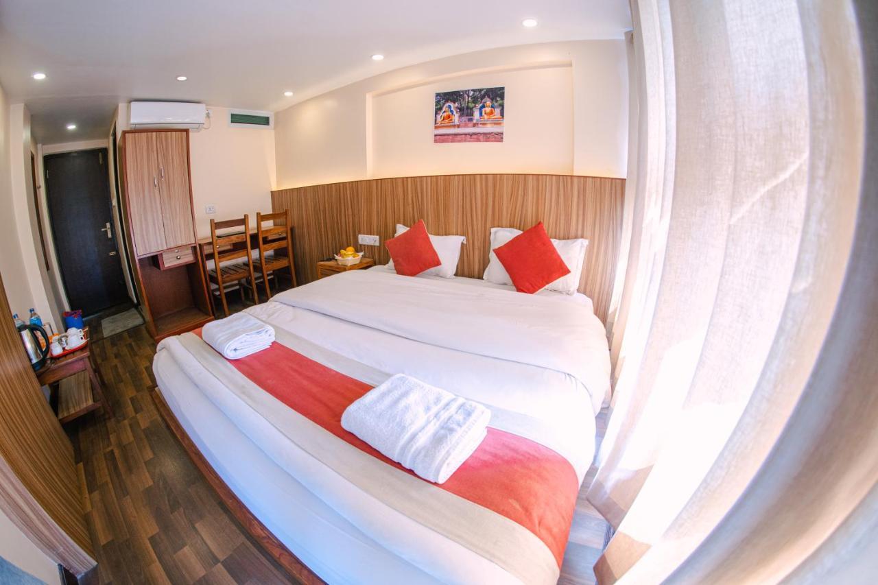 Hotel Chhimeki Катманду Экстерьер фото